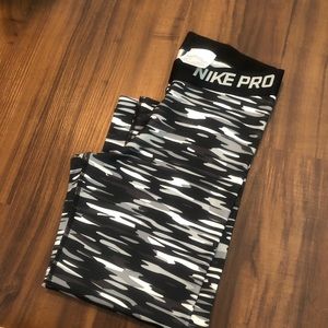 Nike Pants - Cropped Nike Pro S camo leggings Nike Pants - Cropped Nike Pro S camo leggings
